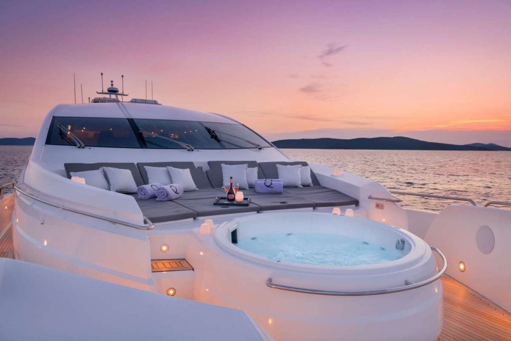 luxury yacht charter dubai